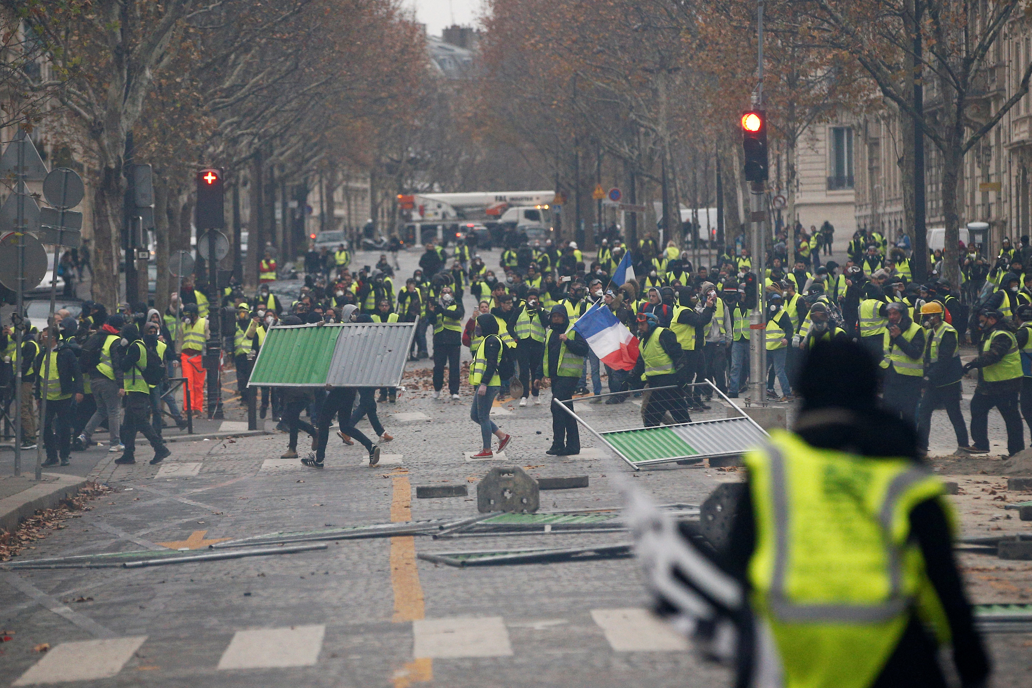 احتجاجات تشهدها فرنسا هي الأسوأ منذ سنوات