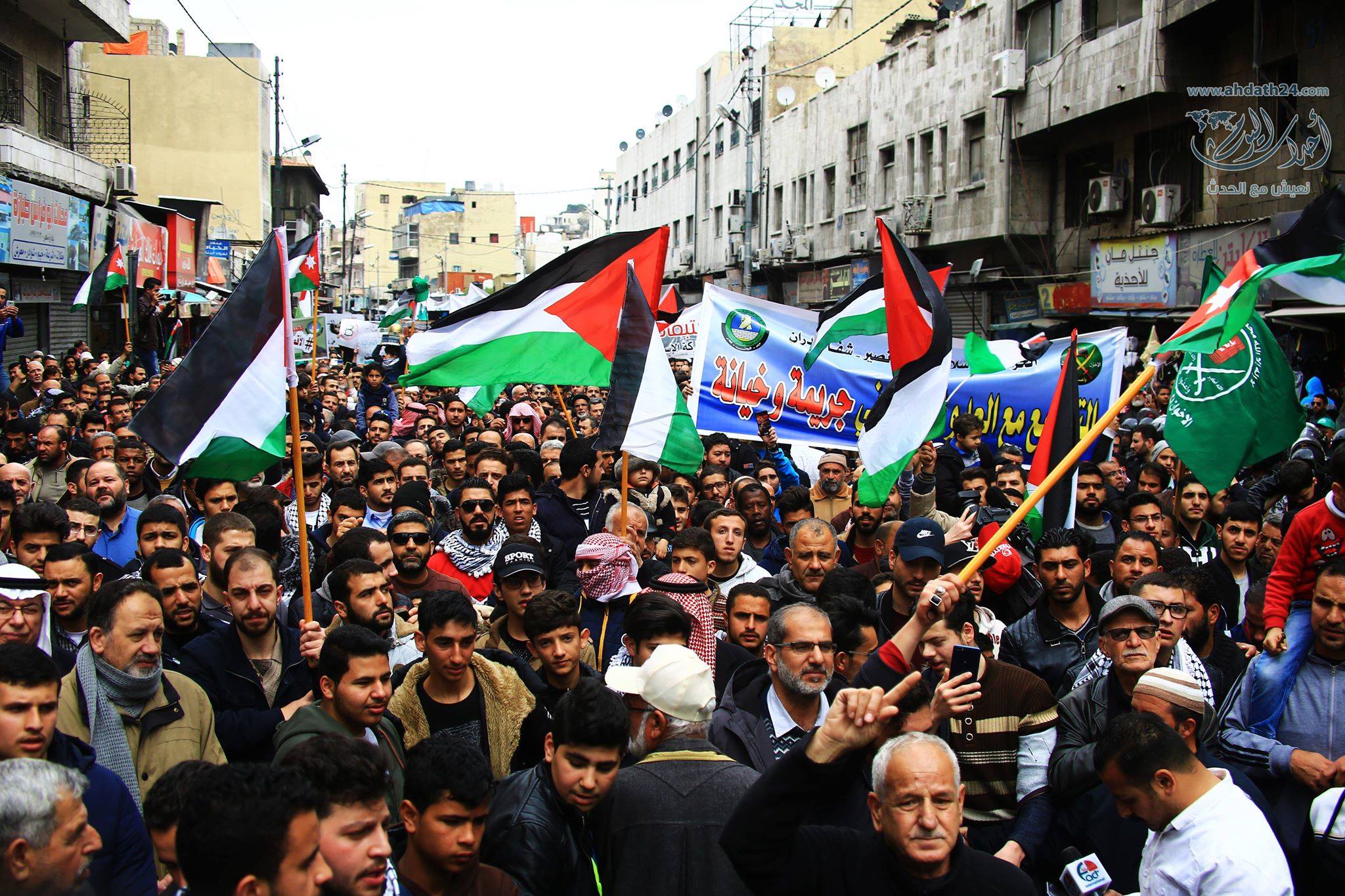مسيرة وسط عمان تضامنا مع شعبنا ونصرة للقدس